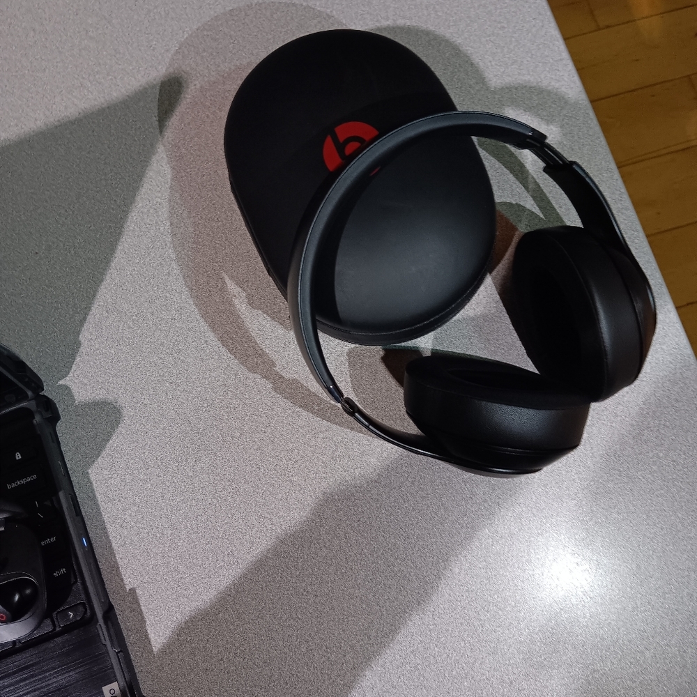Beats - Picture 3 of 4